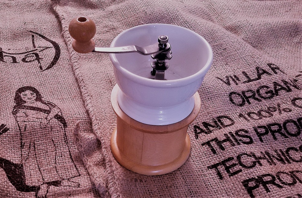 handmühle auf Kaffeesack